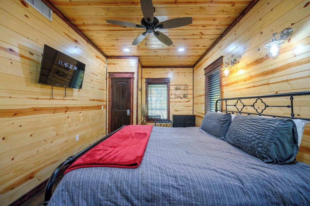 Feelin' Froggy Cabin for 11