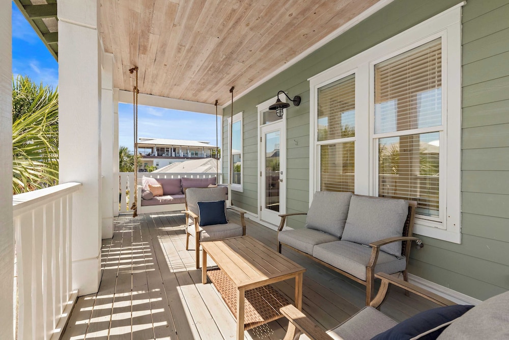 30A Wave and Sea by Avantstay Lagoon Pool, Walk to Beach