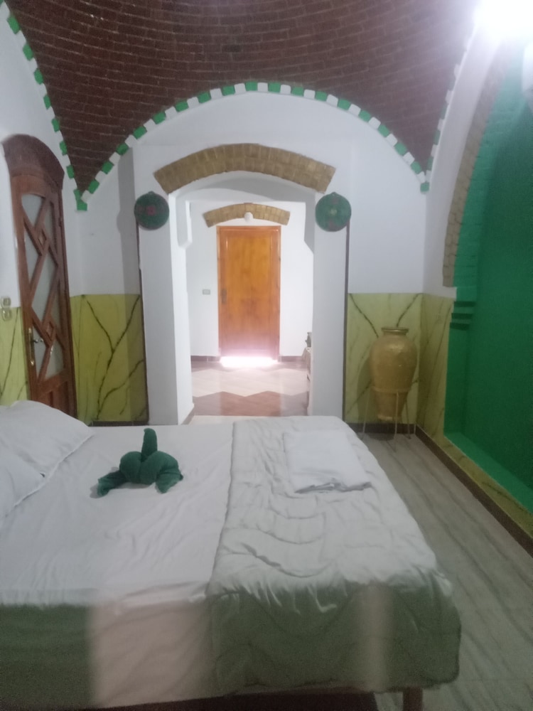 Green Palace Garden view 4