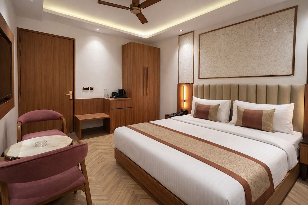 Hotel Grand Shalimar by JMD Group