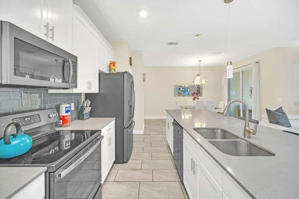 Beautiful Paradise Palms Retreat 4 Bedroom Townhouse