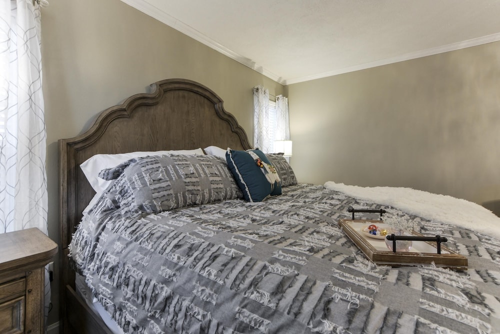 Harrison Vacations - Llama House - Property Image 2