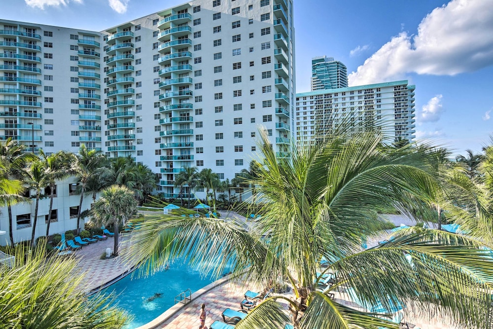 Beachfront Condo w/ Pool Access in Hollywood! view 4