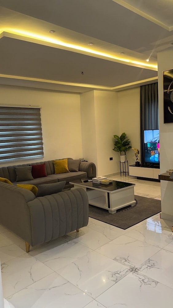WHITE PLACE APARTMENT