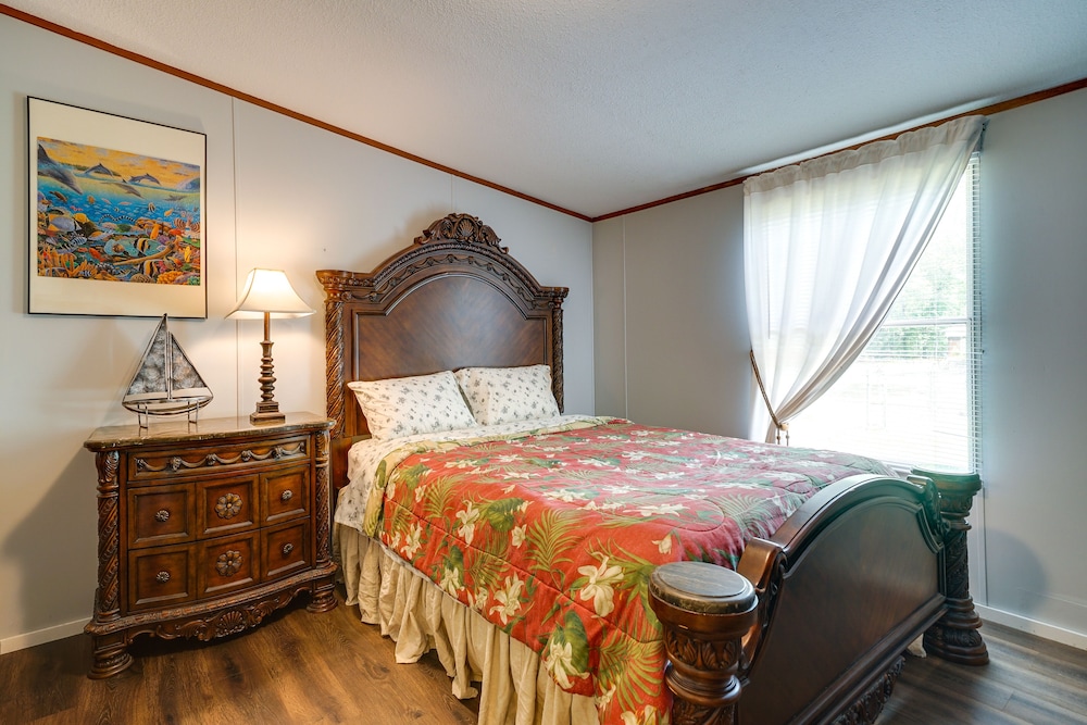 Cozy Supply Vacation Rental w/ Yard: 2 Mi to Beach view 2