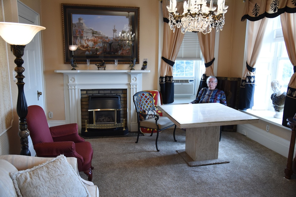 Brockville Vacations - The Noble Suites - Property Image 109