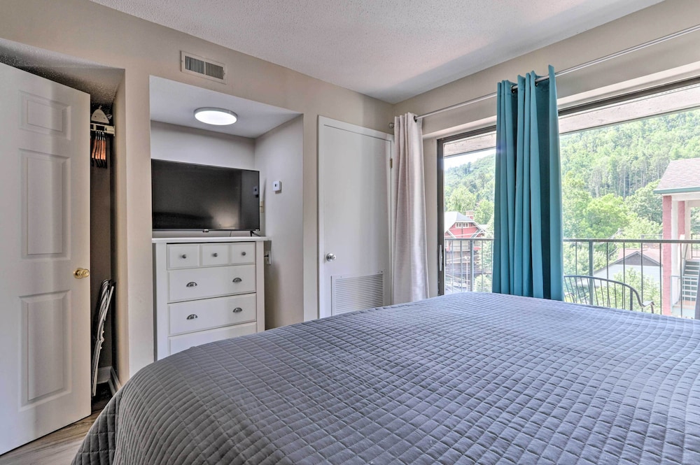 Gatlinburg Condo: Walk to Downtown Attractions! view 2