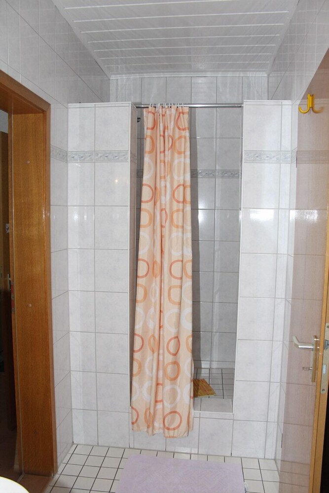Photo 33