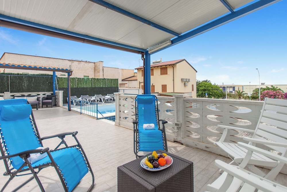 Alcamo Pool House Blu