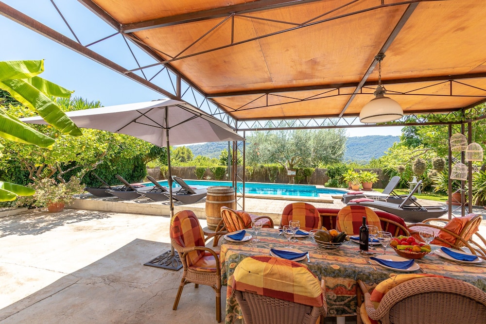 Traditional Charm With Private Pool
