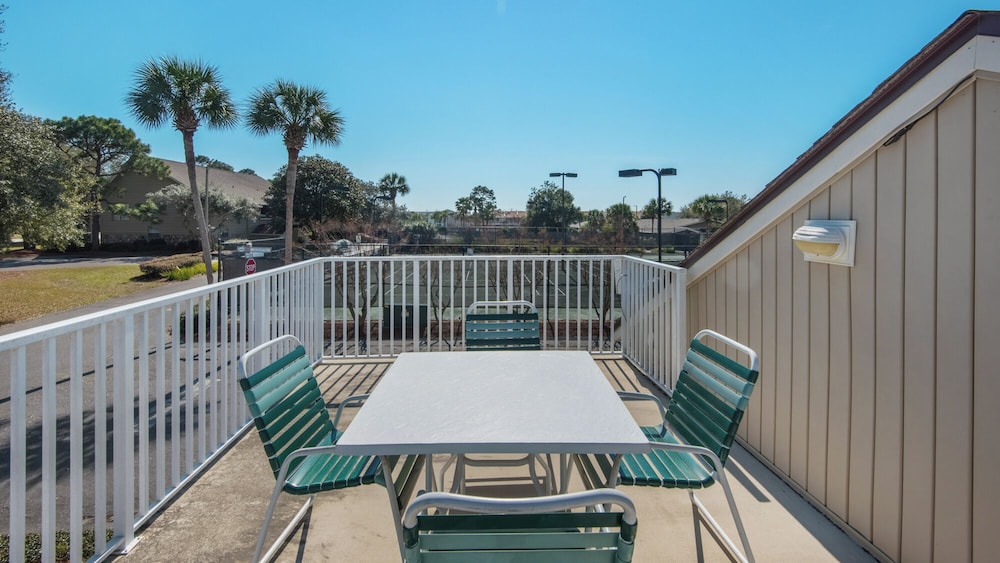 Sleeps 8 w/ Resort Pools, Tennis, Golf & Beach Access + Attraction Tickets!