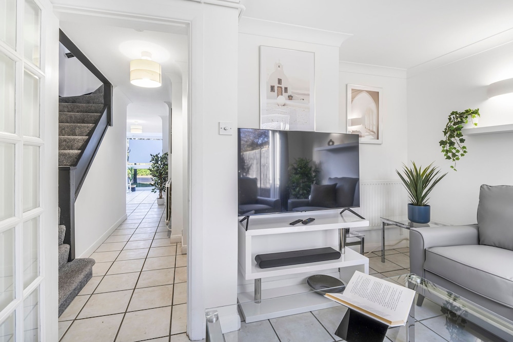 Angus Suites by Your Lettings
