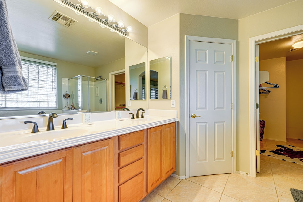Spacious Family Oasis in Cave Creek!