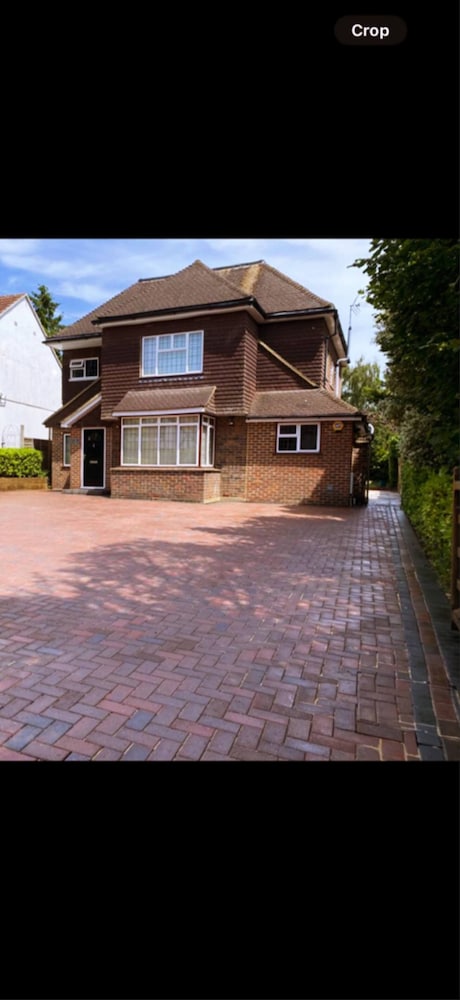 Stylish Happiness Home in Surrey