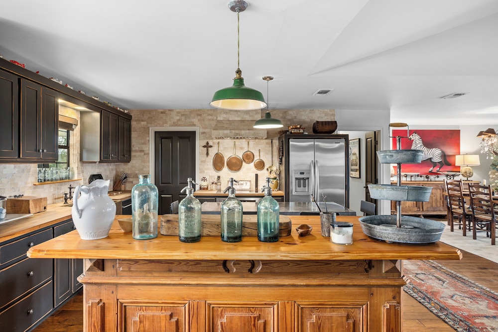 5BR Luxury Home w/ Pool & Wrap-around Porch