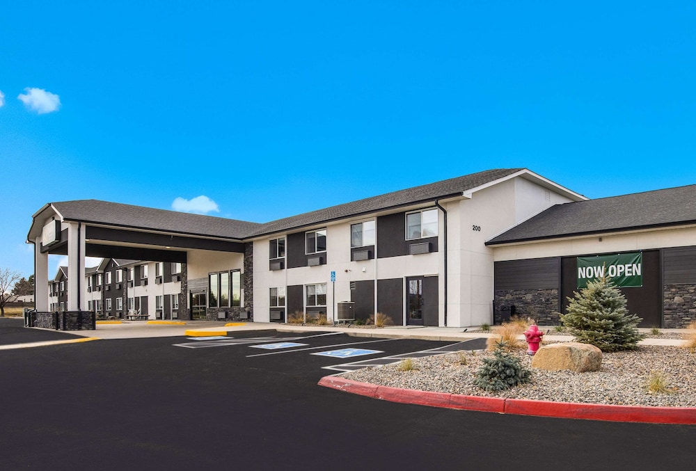 Castle Rock Vacations - Quality Inn  Suites Castle Rock/SW Denver - Property Image 1