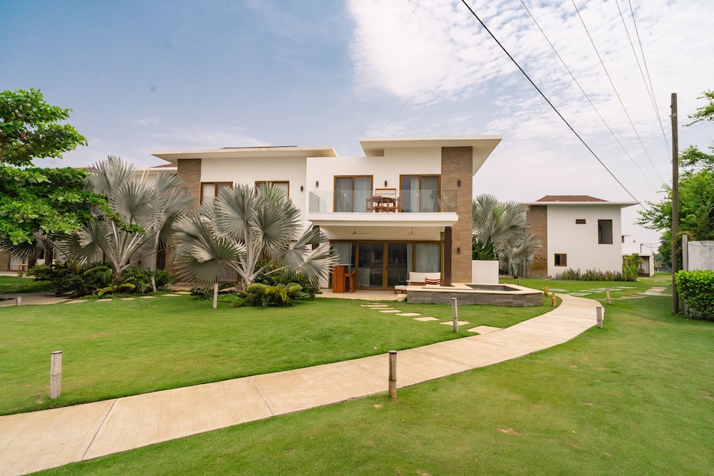 Private Jacuzzi 2 Bedrooms 7 Guests