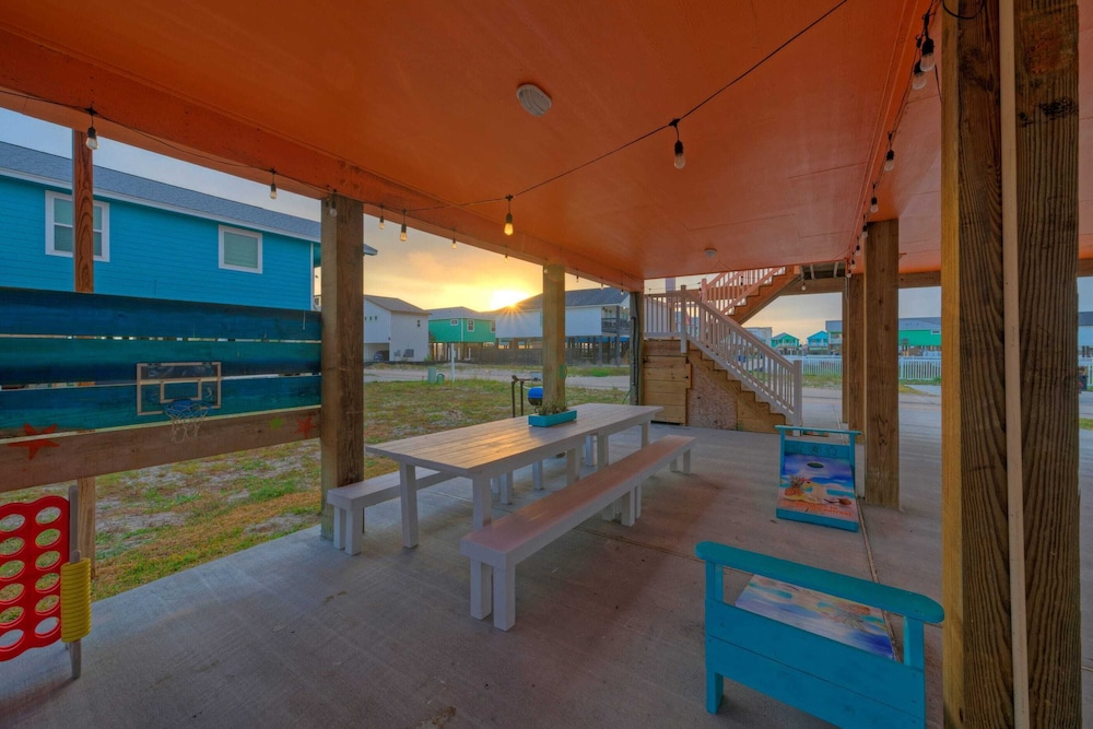 Port A Getaway Games, Grill, Close to Beach Sandy Feet Retreat by Avantstay