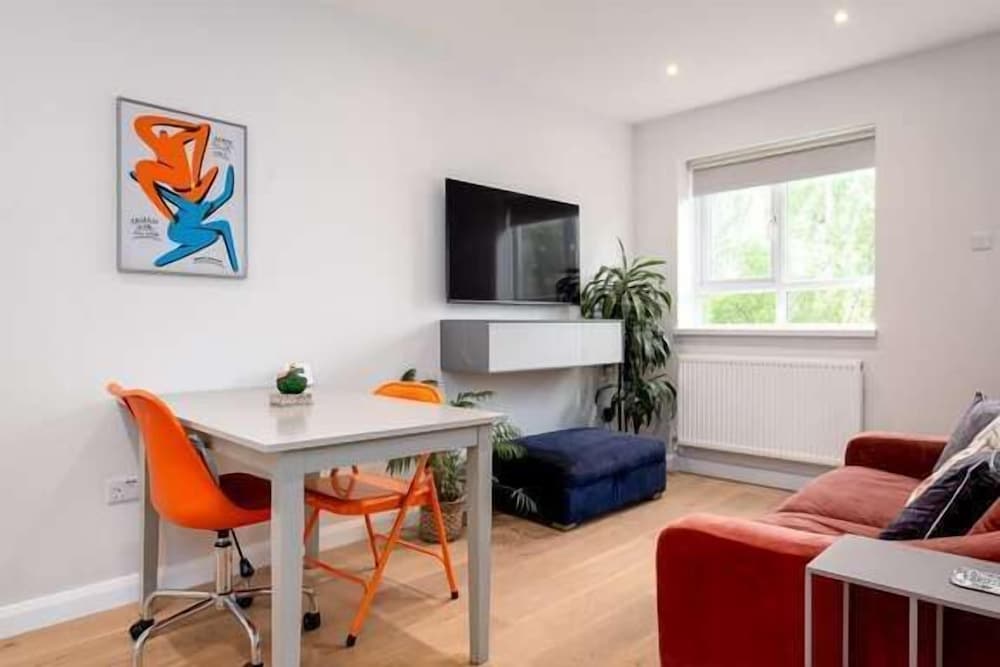 Stylish Brixton Hill Studio With Modern Charm