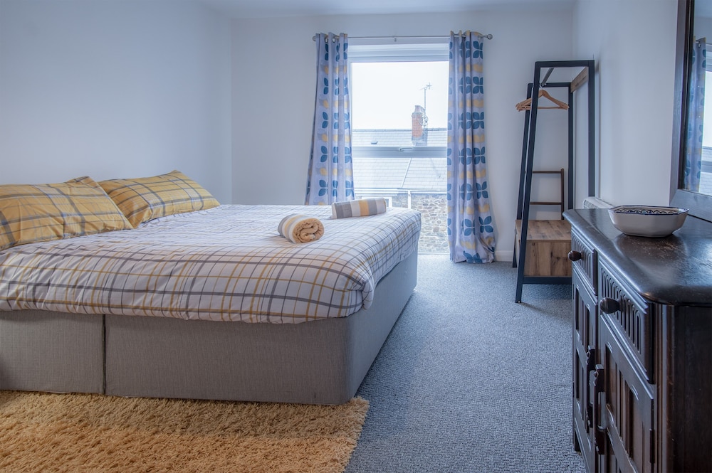 Pharmacy Court - 2 Bed - Saundersfoot view 5