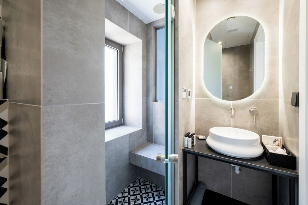 Cardamilia Suites