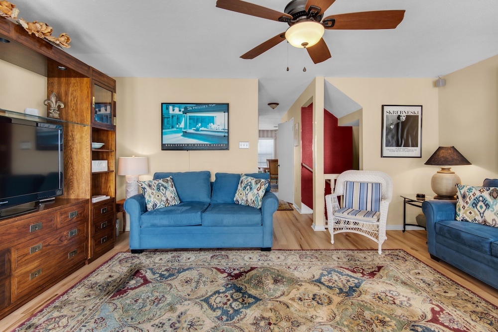 Pelican Point 2 Bedroom Townhouse by RedAwning