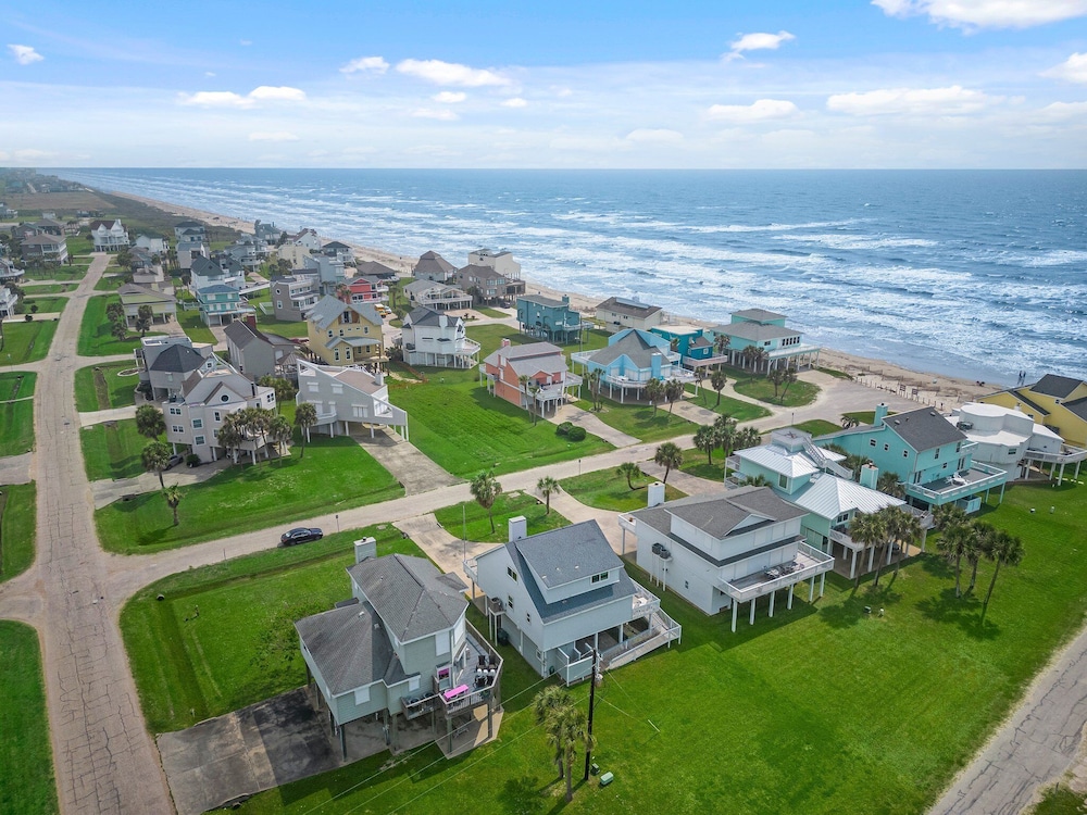 Crab Claw by Ryson Vacation Rentals