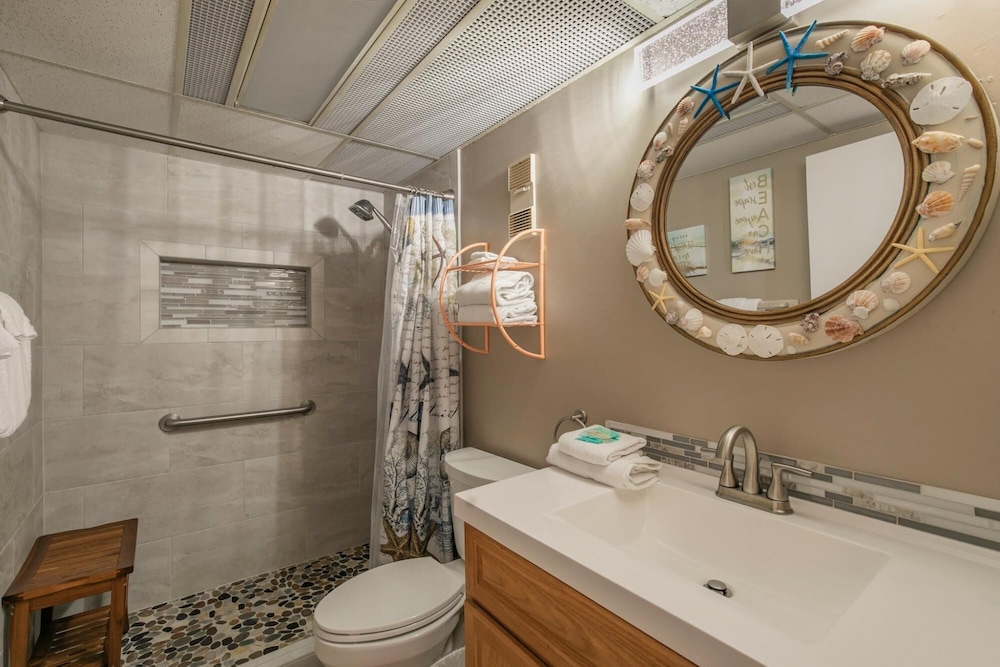 Beachfront Condo With Sunroom Outdoor Pool
