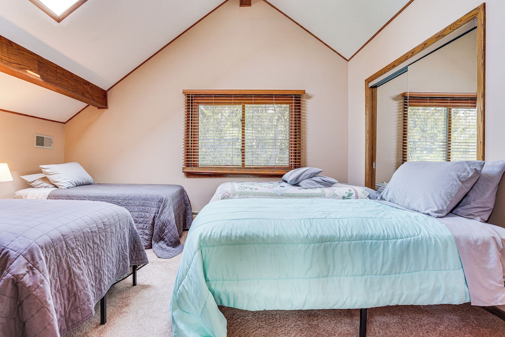 'love Lake Retreat w/ Hot Tub in New Richmond!