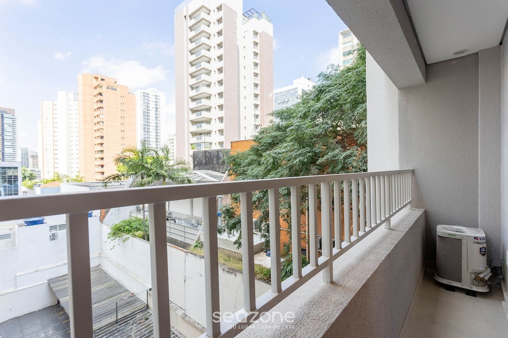 Studios in Building With Gym in Brooklin - SP Emnrs