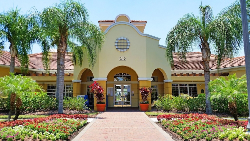 Newly Updated Condo, Near Conv. Center