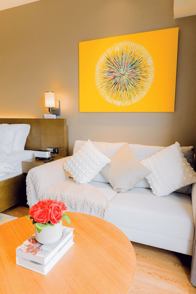 Hotel Residences at Acqua
