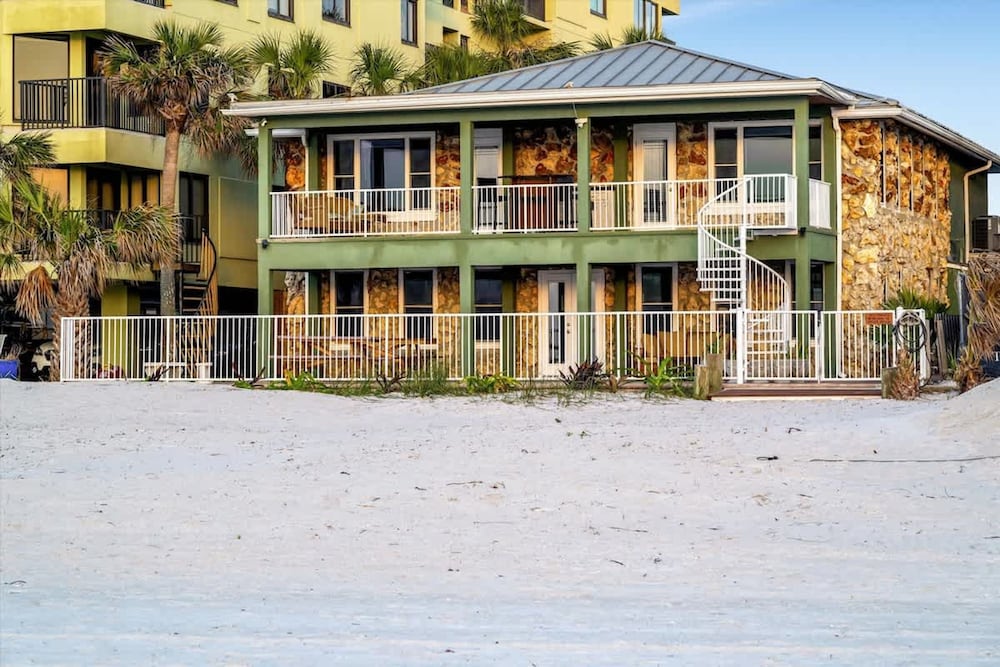 Stones Throw Beachfront Family Suite 3 Views