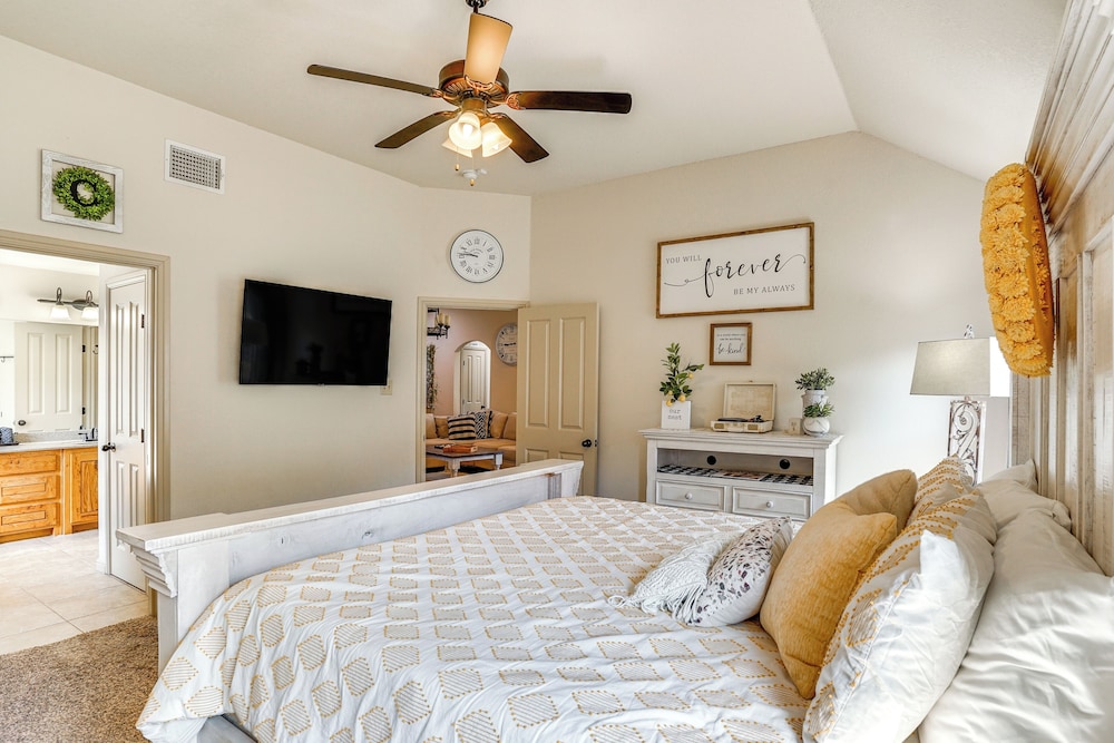 Charming Home w/ Chiminea in Weatherford!