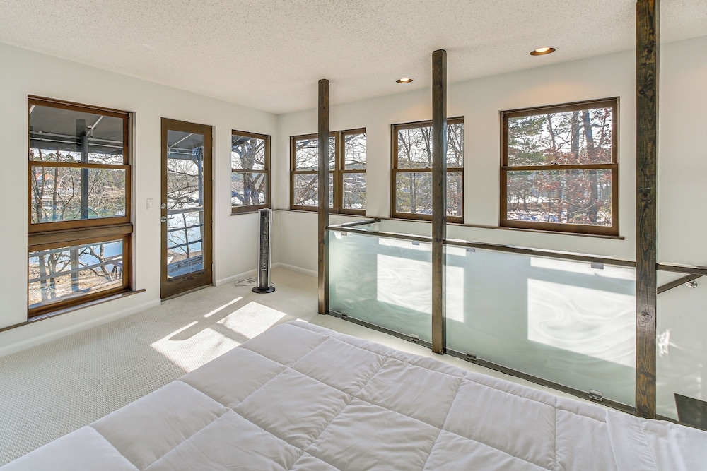 Boat Dock & Views: Stunning Lake Coronado Gem!