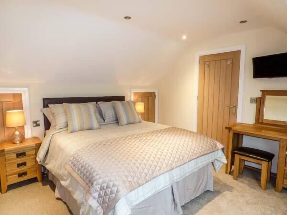 Stoke-on-trent Vacations - Manor Barn - Property Image 2