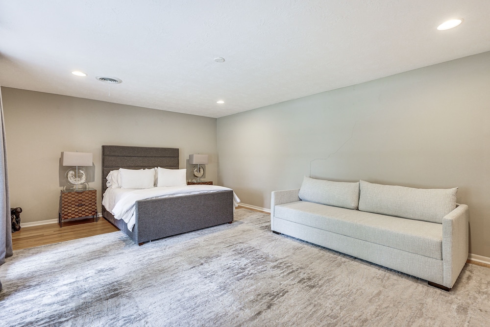 Spacious Bryan Home w/ Patio: 4 Mi to Downtown
