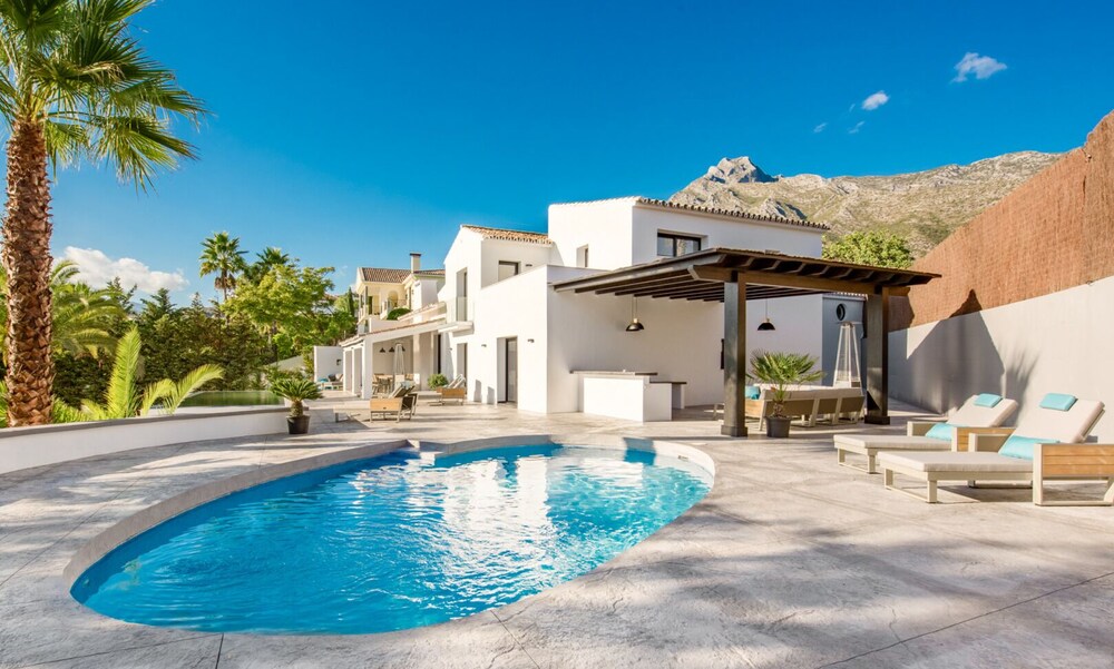 Magnificent And Modern Decorated Villa - Image 2
