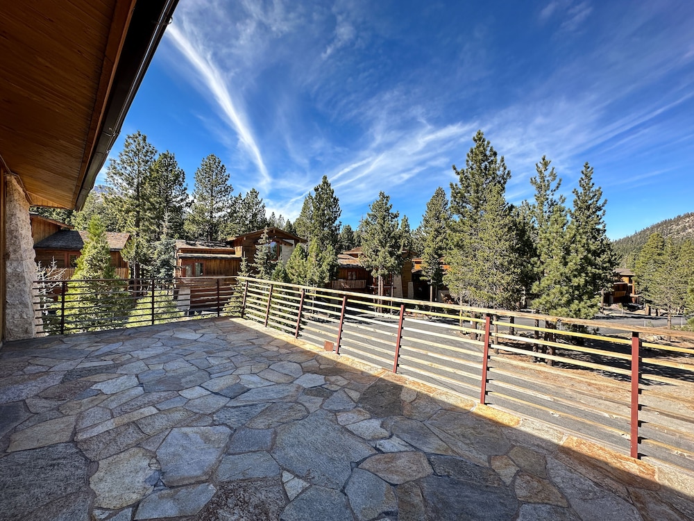 Gorgeous Condo at Obsidian Clubhouse Downstairs view 4