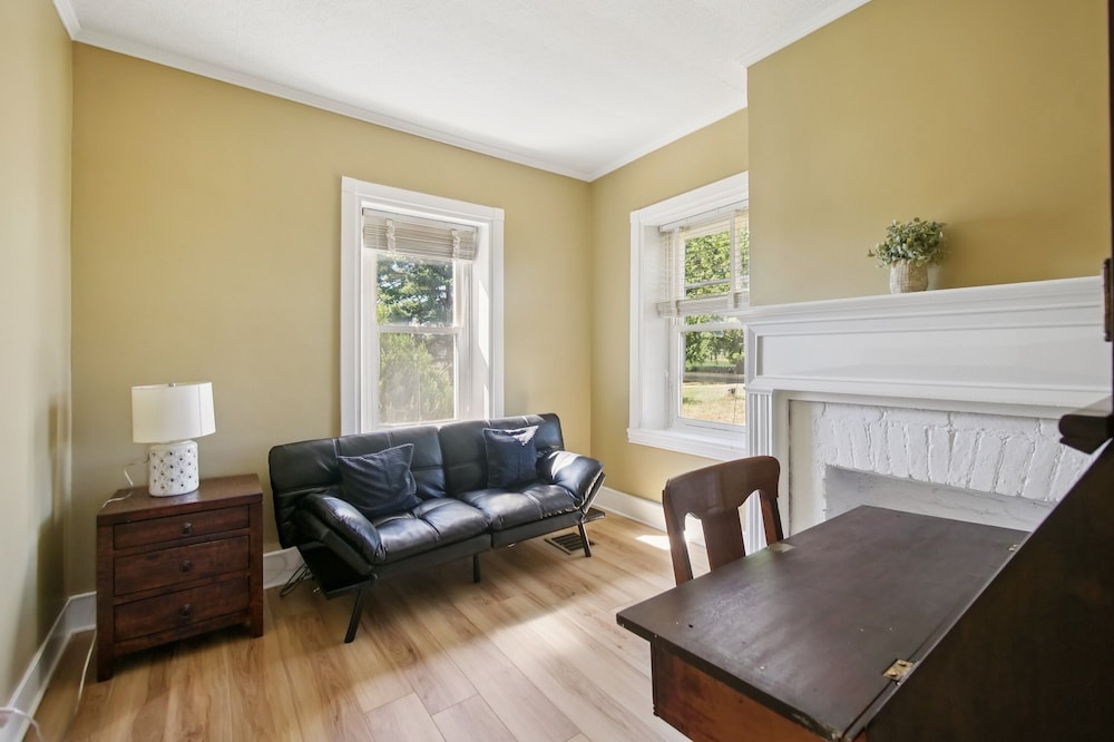 Peaceful Retreat With Scenic Surroundings 4 Bedroom Home
