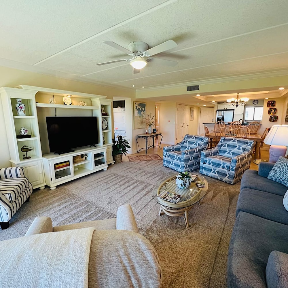 Sea Haven Luxe 2BR Oceanfront Haven view 3