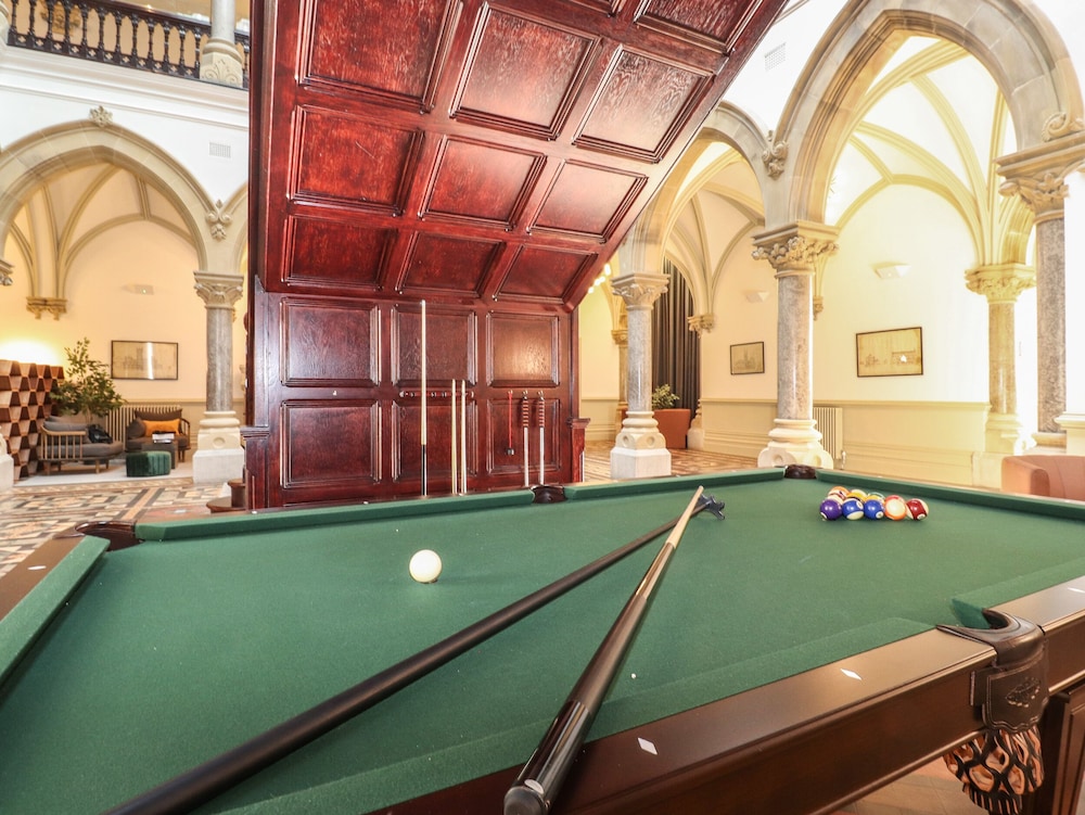 The Theobold Suite Stone Cross Mansion