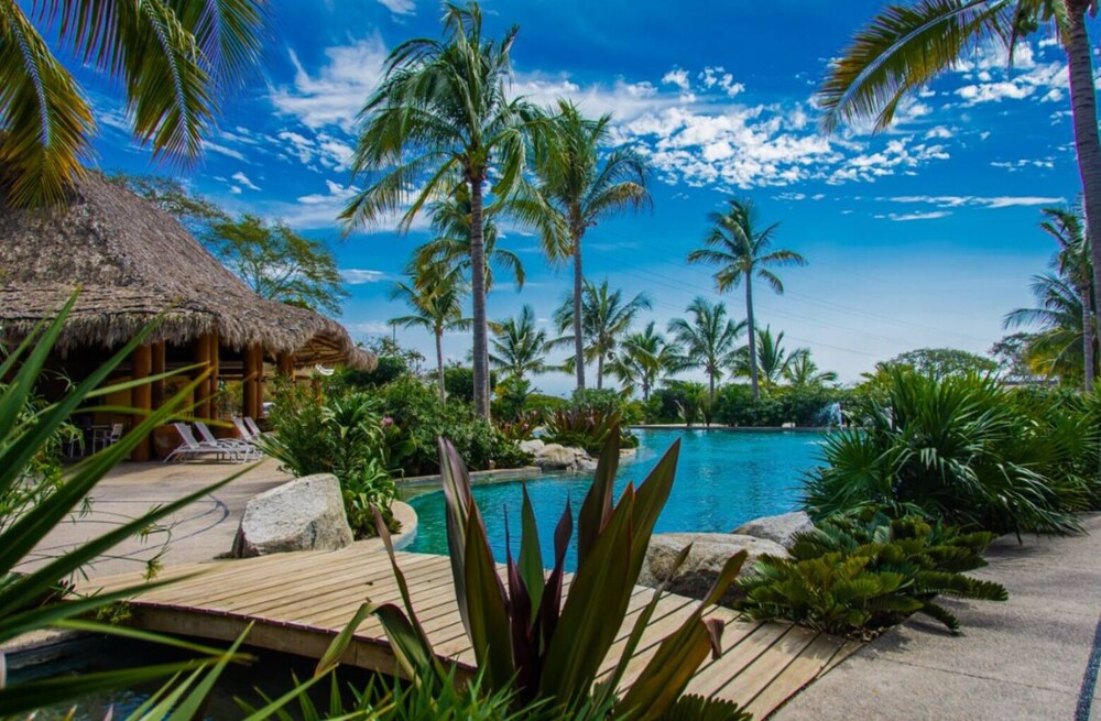 Luxury 4BR Villa with Pool