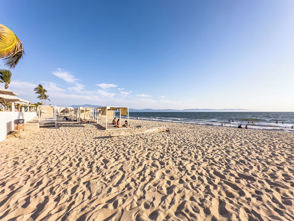 ARIA Residence Beachfront luxury