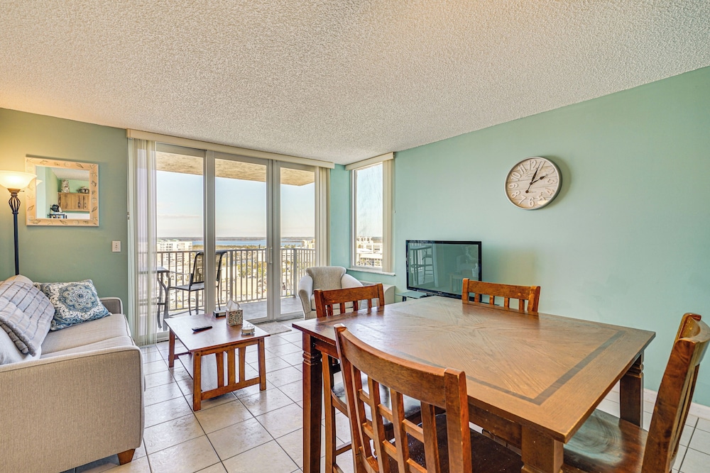 Beachfront Condo w/ Bay View in Fort Myers Beach!