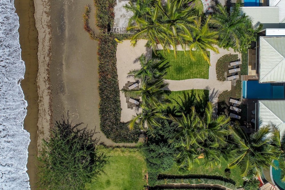 Beachfront Villa - Sunsets and Daily Maid Service
