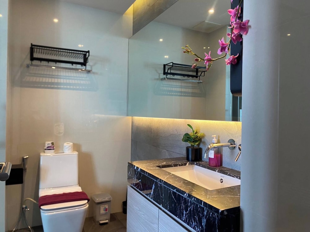 Pattayas Top Sea View Luxury Escape