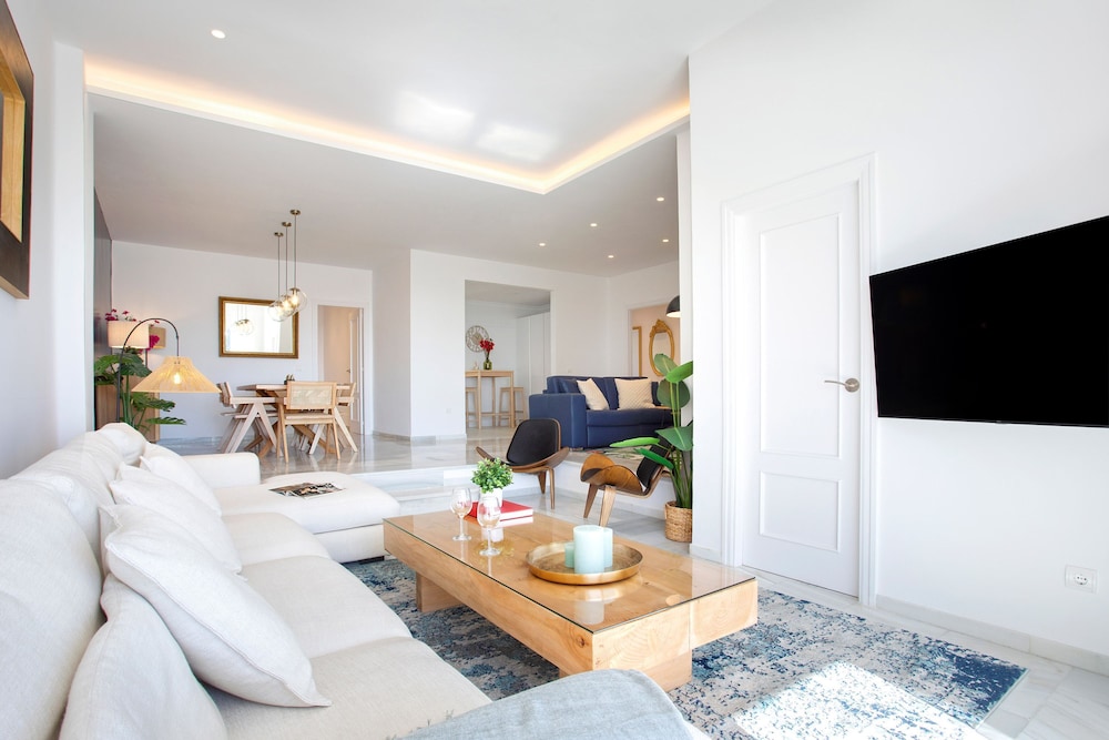 Exclusive 2BD Apartment With Private Terrace in Marbella Royal Gardens