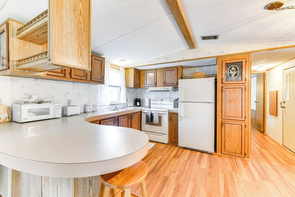 2 Mi to Ellenton Outlets: Home w/ Community Perks!