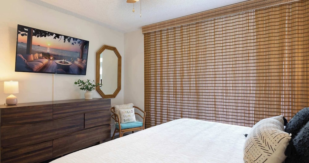 Oceanfront Condo 117 in Kailua-kona
